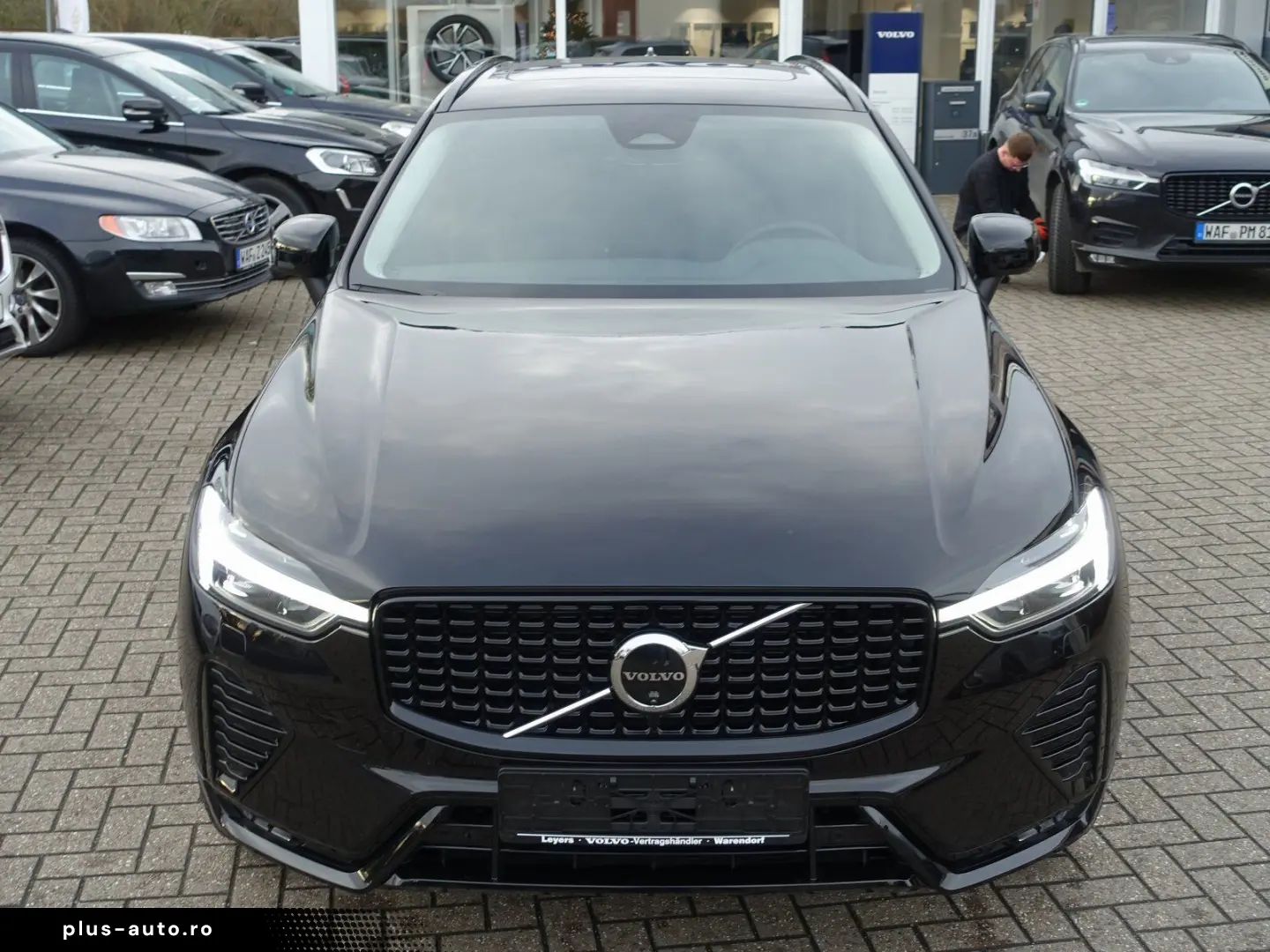 VOLVO XC60 Plus Dark B5 AWD Mild-Hybrid  360 Cam Pano.