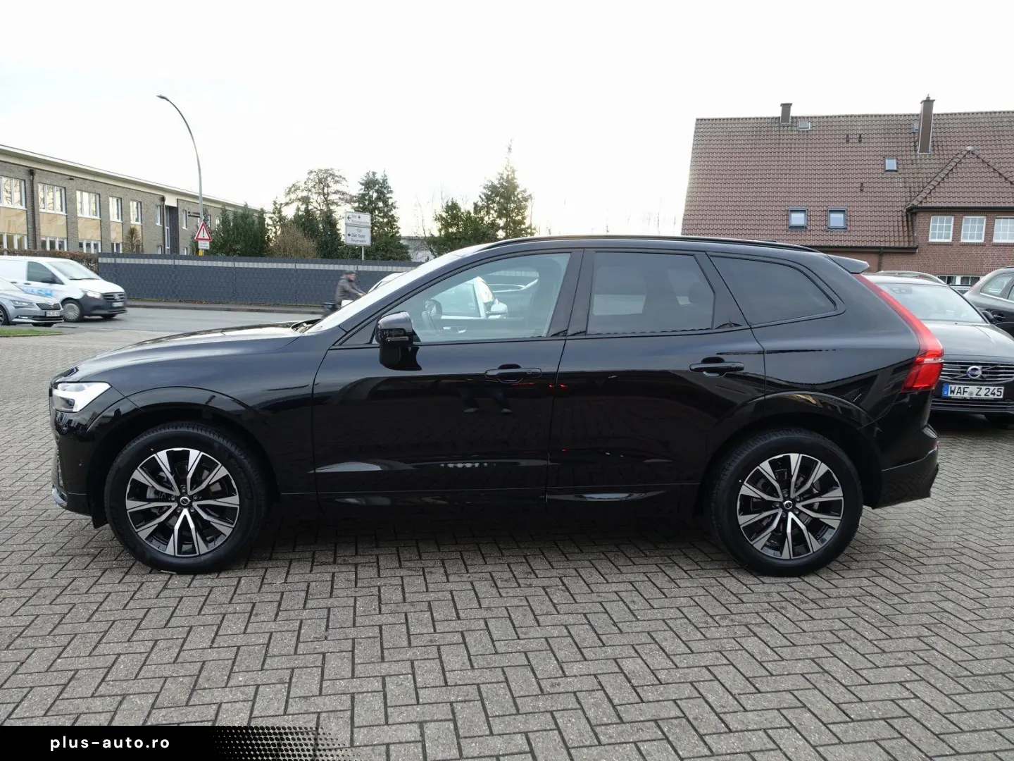 VOLVO XC60 Plus Dark B5 AWD Mild-Hybrid  360 Cam Pano.