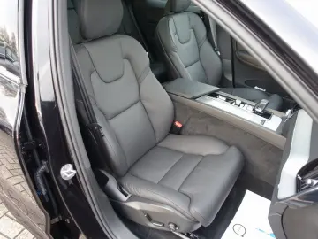 VOLVO XC60 Plus Dark B5 AWD Mild-Hybrid  360 Cam Pano.