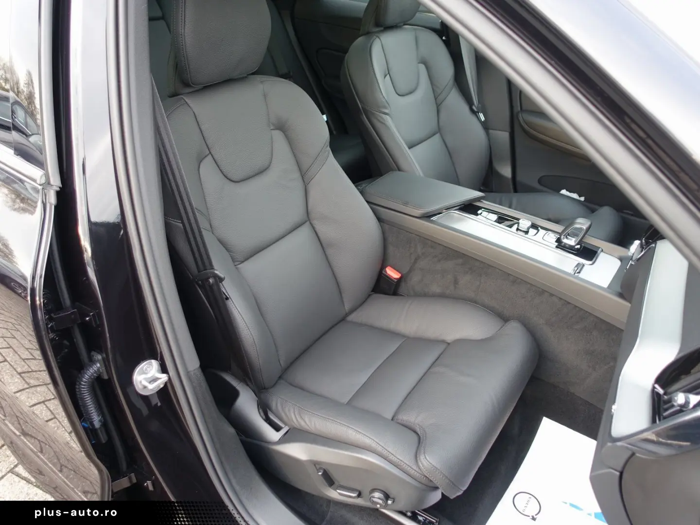 VOLVO XC60 Plus Dark B5 AWD Mild-Hybrid  360 Cam Pano.