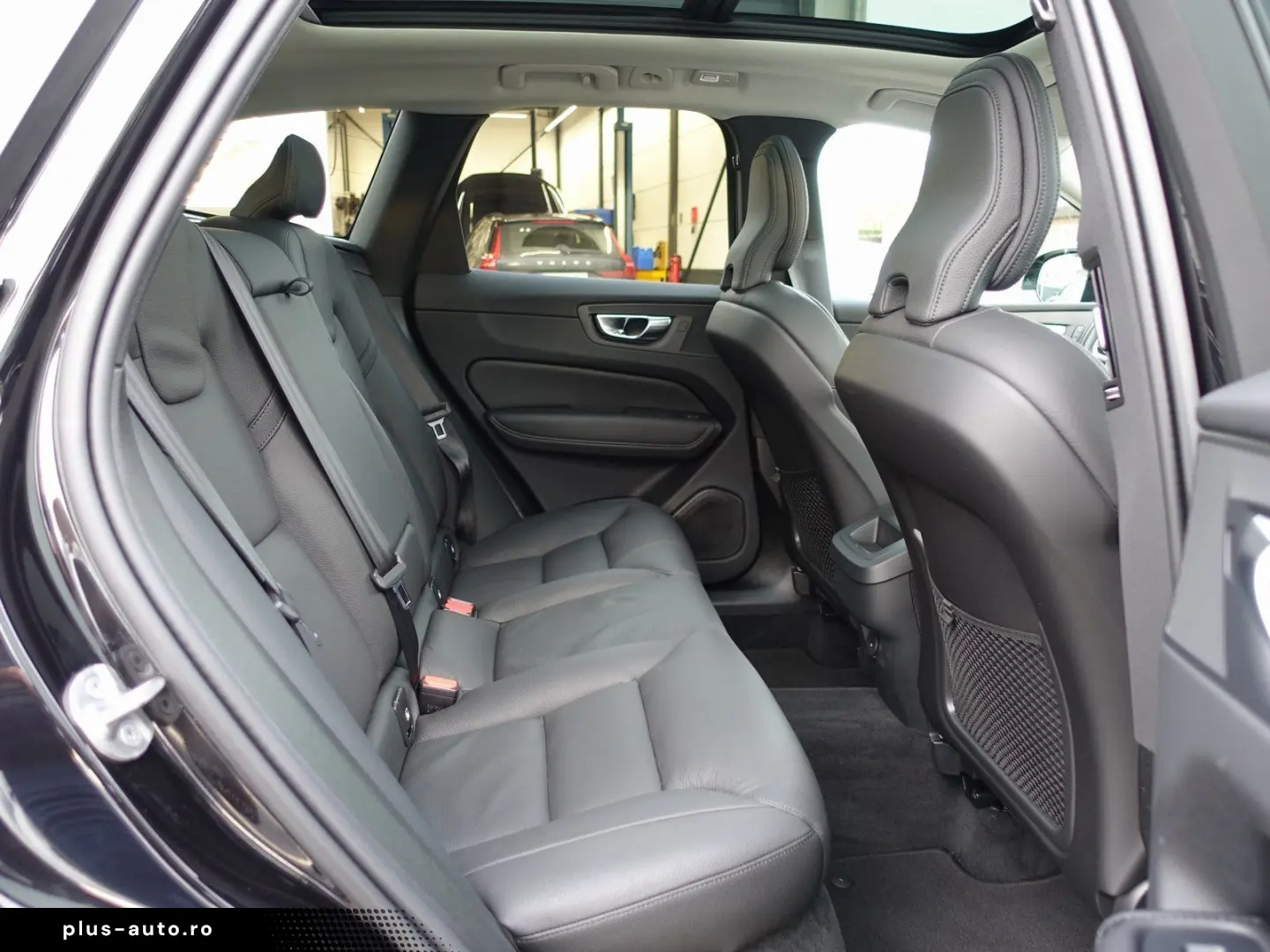 VOLVO XC60 Plus Dark B5 AWD Mild-Hybrid  360 Cam Pano.