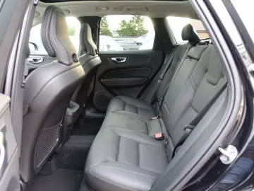 VOLVO XC60 Plus Dark B5 AWD Mild-Hybrid  360 Cam Pano.