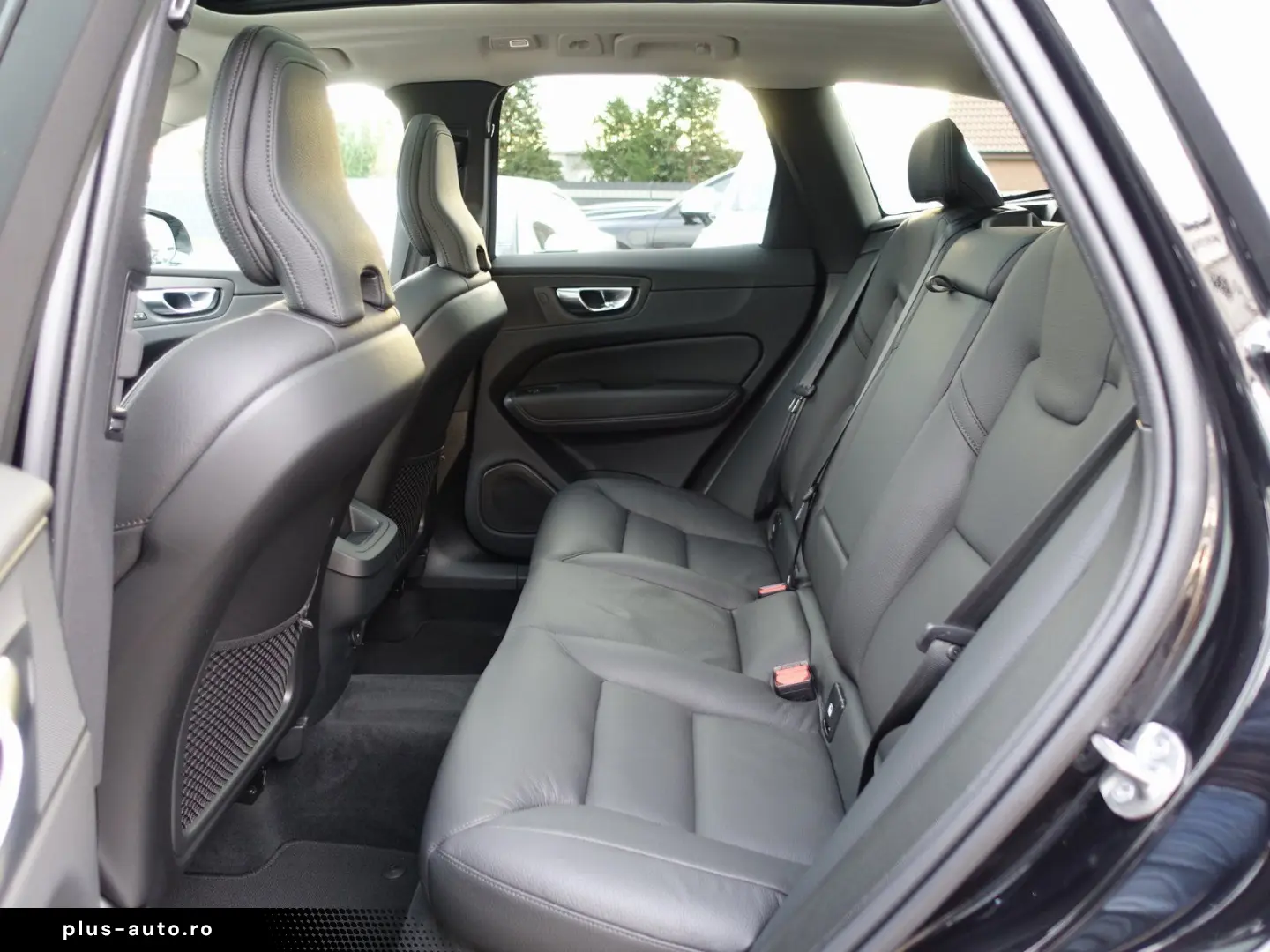 VOLVO XC60 Plus Dark B5 AWD Mild-Hybrid  360 Cam Pano.