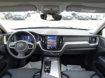VOLVO XC60 Plus Dark B5 AWD Mild-Hybrid  360 Cam Pano.