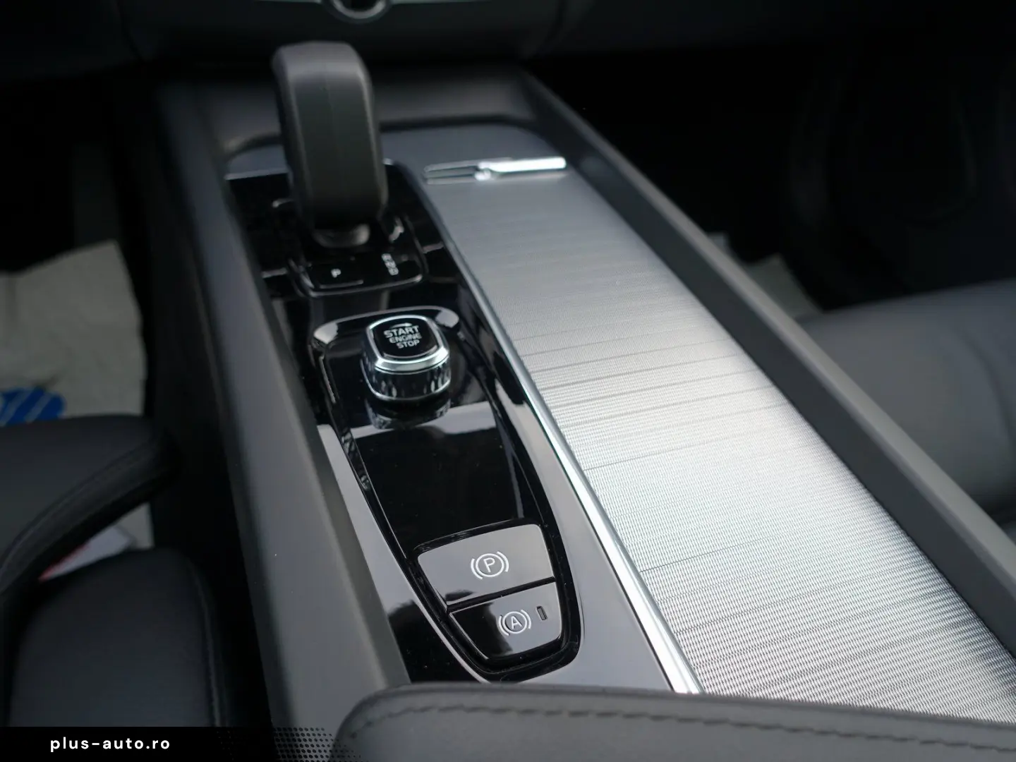 VOLVO XC60 Plus Dark B5 AWD Mild-Hybrid  360 Cam Pano.