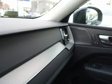 VOLVO XC60 Plus Dark B5 AWD Mild-Hybrid  360 Cam Pano.