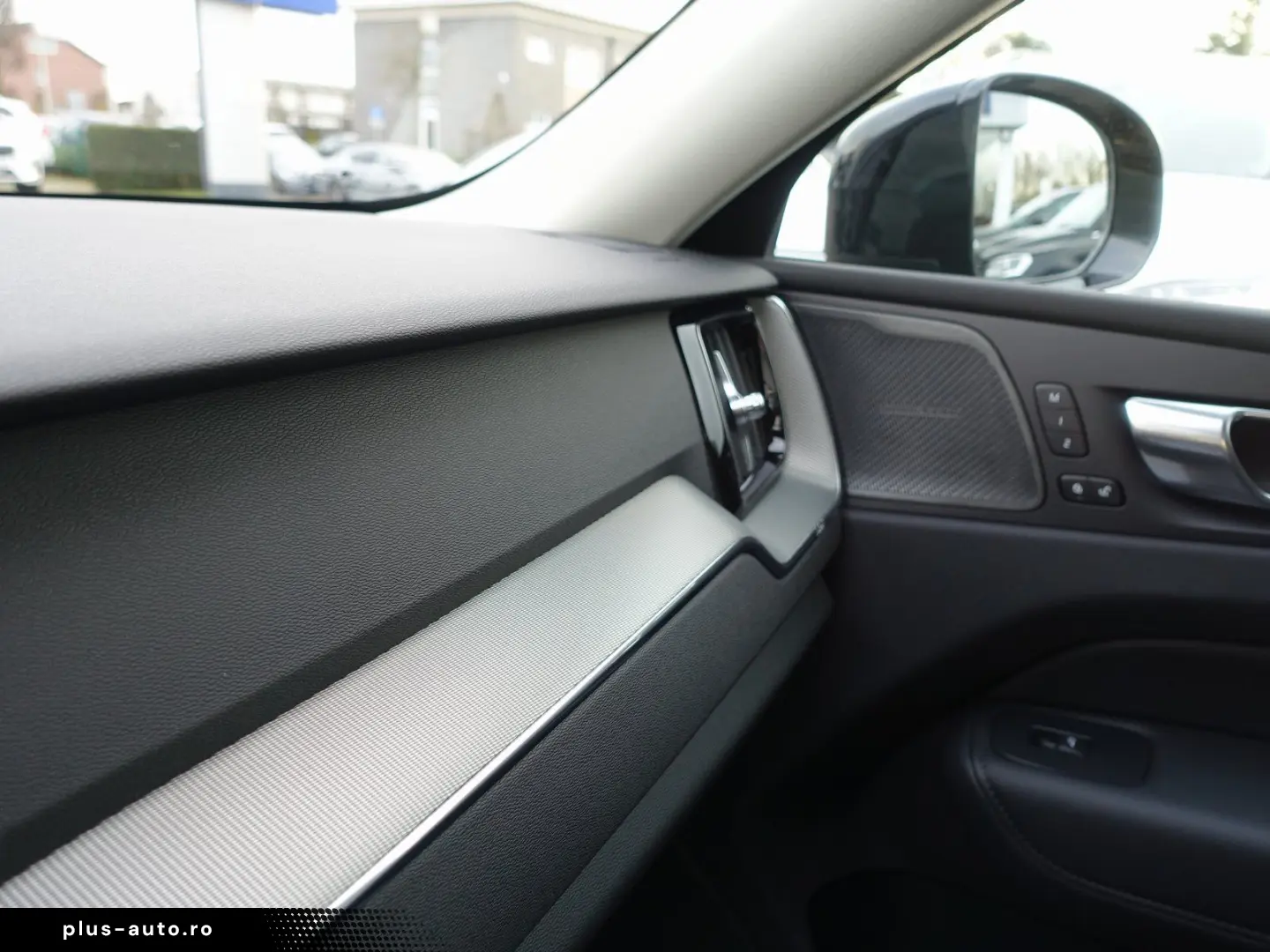 VOLVO XC60 Plus Dark B5 AWD Mild-Hybrid  360 Cam Pano.