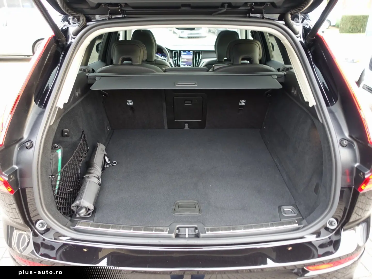 VOLVO XC60 Plus Dark B5 AWD Mild-Hybrid  360 Cam Pano.