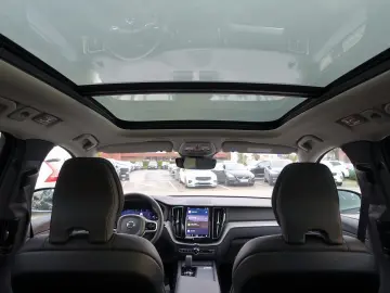 VOLVO XC60 Plus Dark B5 AWD Mild-Hybrid  360 Cam Pano.