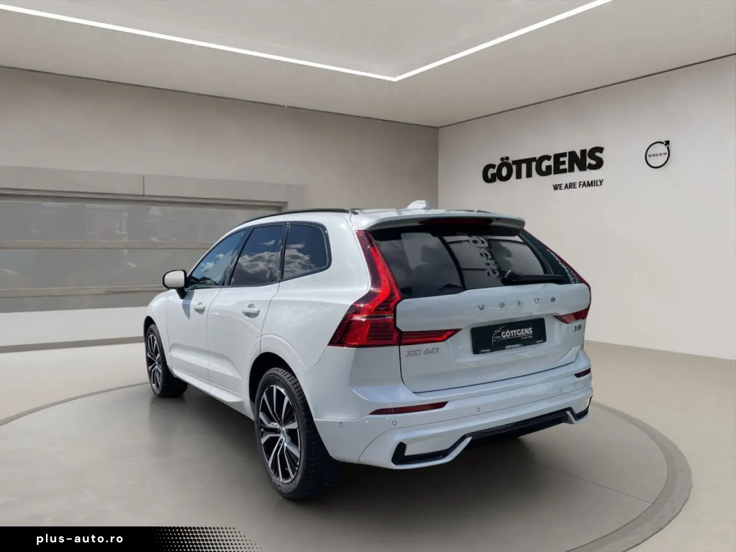 VOLVO XC60 B5 AWD Ultimate Dark AHK LED NAVI 20LM HuD