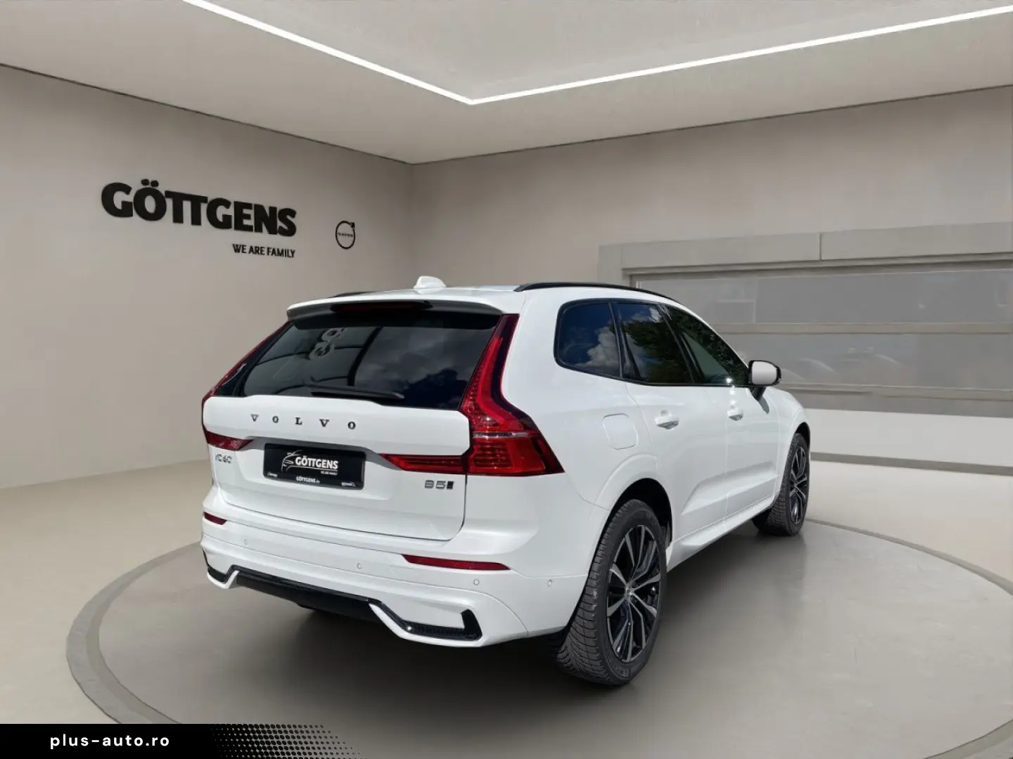 VOLVO XC60 B5 AWD Ultimate Dark AHK LED NAVI 20LM HuD