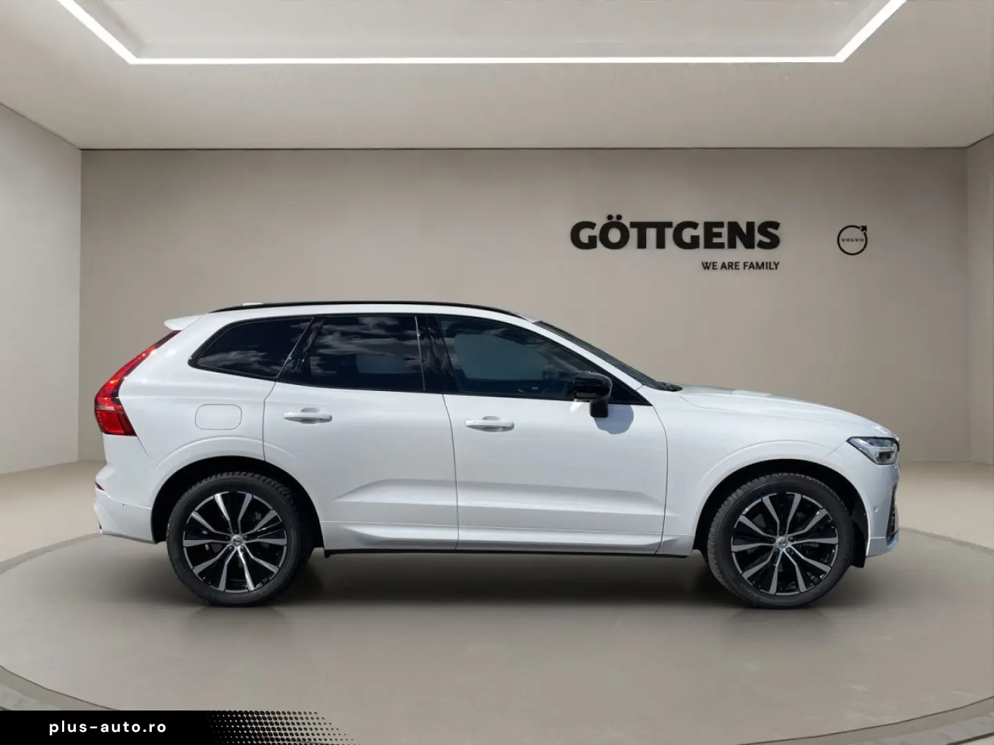 VOLVO XC60 B5 AWD Ultimate Dark AHK LED NAVI 20LM HuD