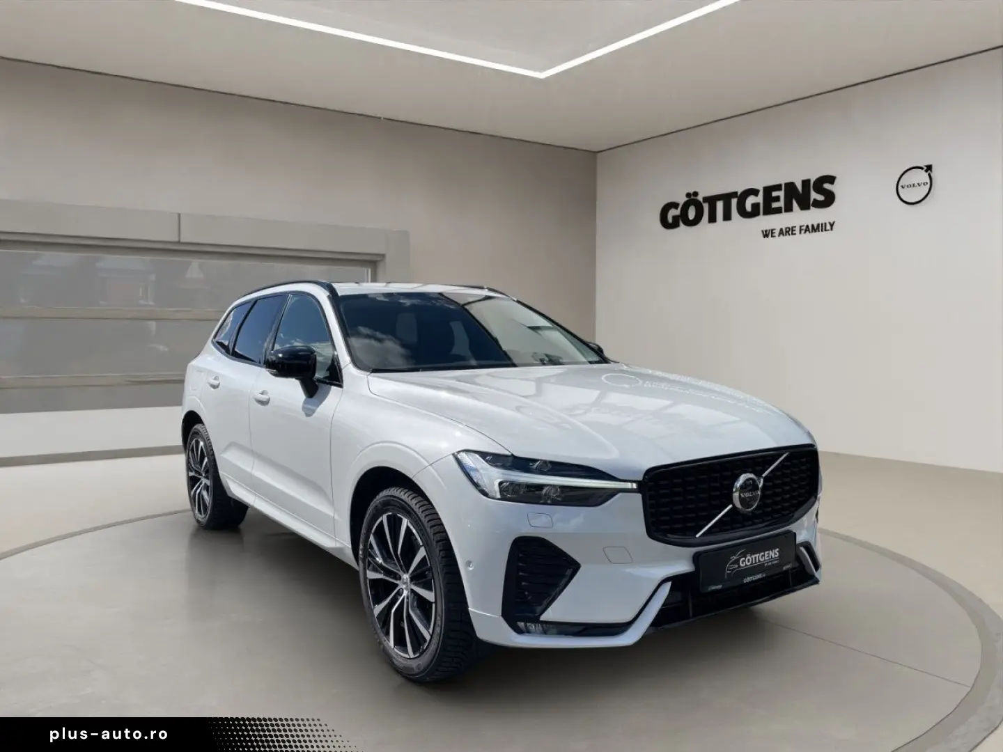 VOLVO XC60 B5 AWD Ultimate Dark AHK LED NAVI 20LM HuD