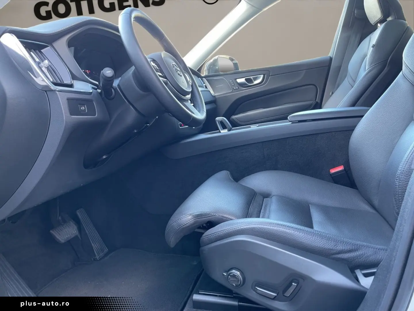 VOLVO XC60 B5 AWD Ultimate Dark AHK LED NAVI 20LM HuD