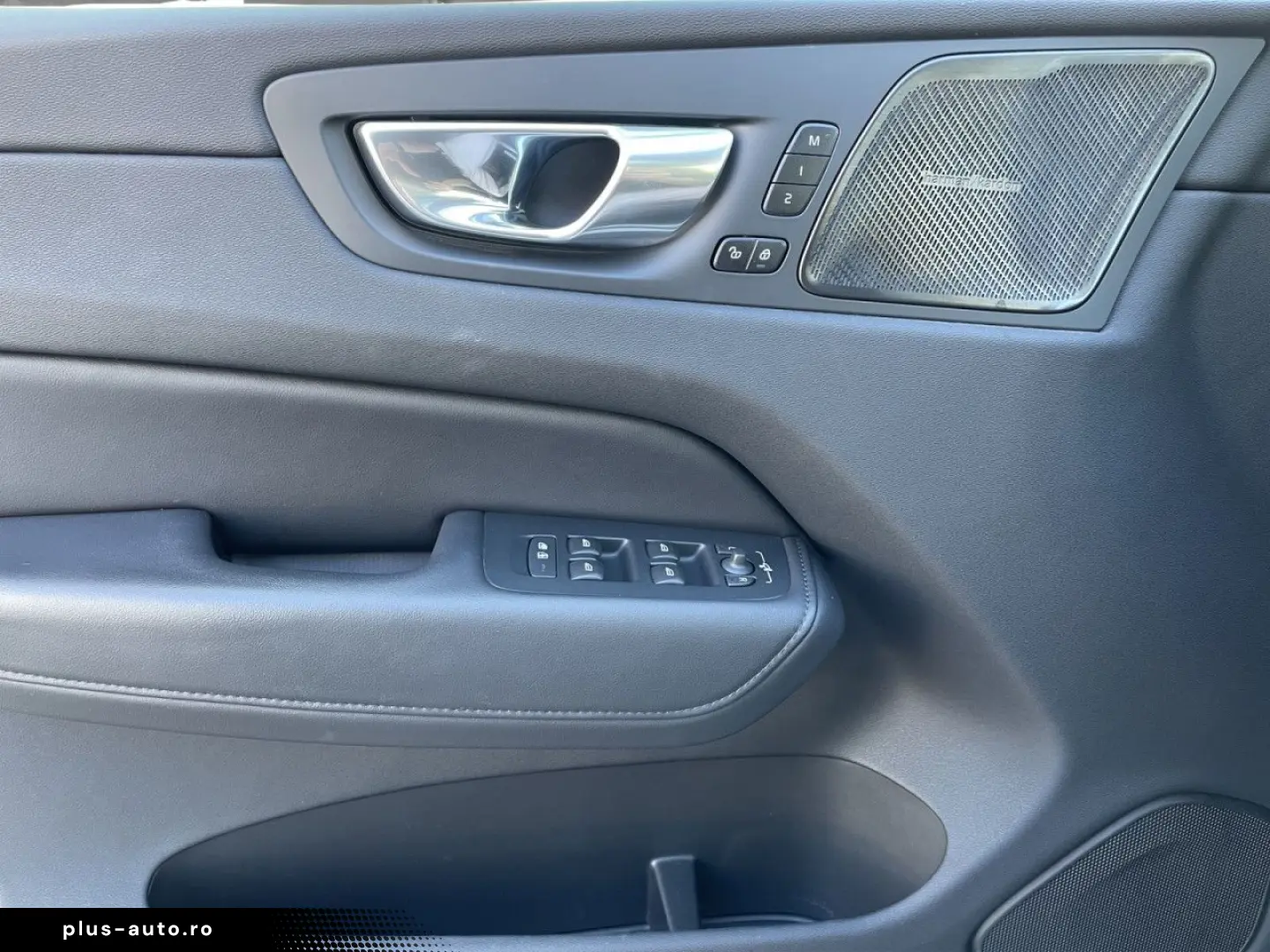 VOLVO XC60 B5 AWD Ultimate Dark AHK LED NAVI 20LM HuD