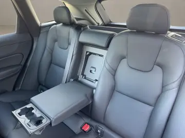 VOLVO XC60 B5 AWD Ultimate Dark AHK LED NAVI 20LM HuD