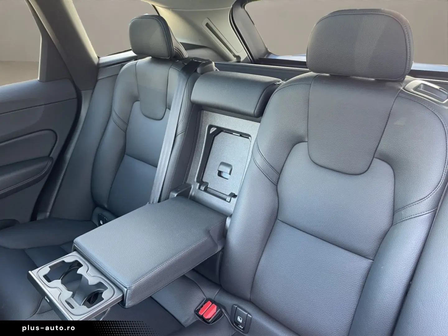 VOLVO XC60 B5 AWD Ultimate Dark AHK LED NAVI 20LM HuD