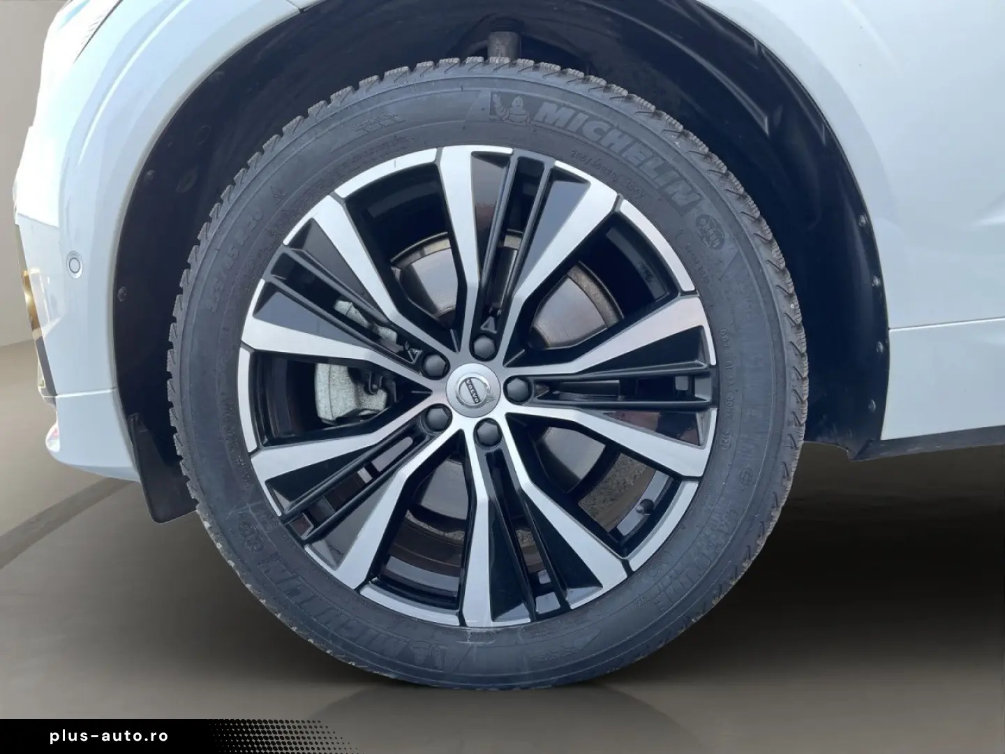 VOLVO XC60 B5 AWD Ultimate Dark AHK LED NAVI 20LM HuD