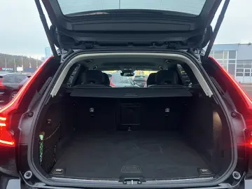 VOLVO XC60 B5 AWD Plus Dark HEAD UP FLED 21  HK