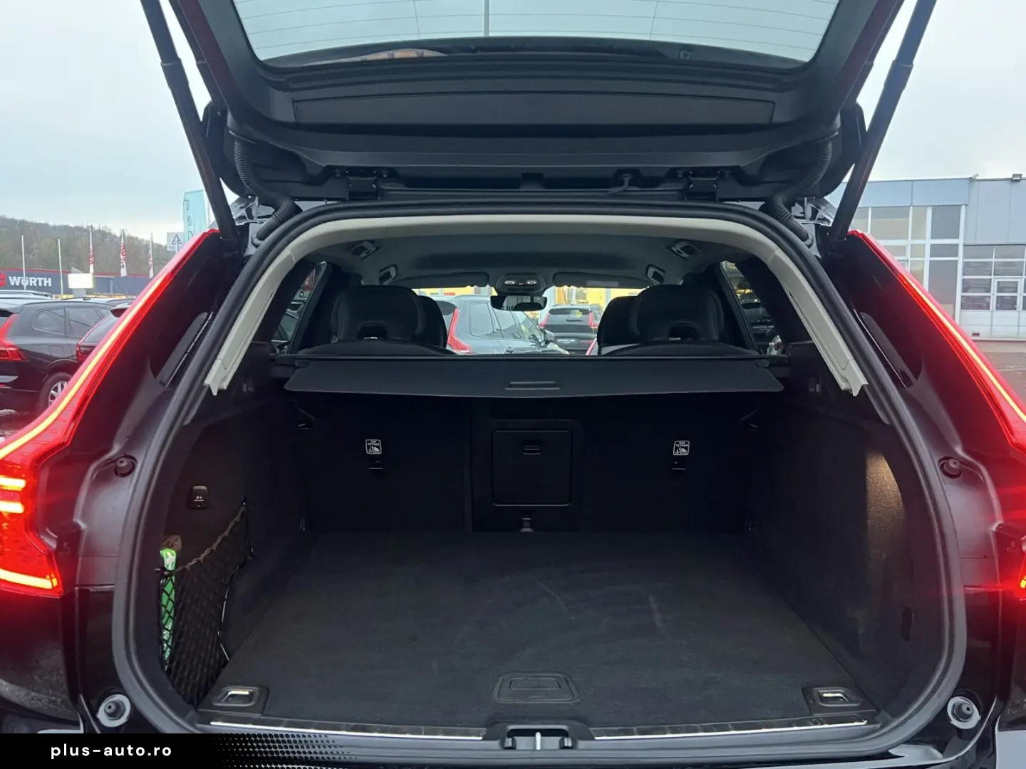 VOLVO XC60 B5 AWD Plus Dark HEAD UP FLED 21  HK