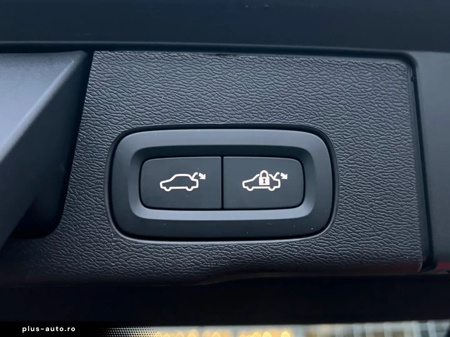 VOLVO XC60 B5 AWD Plus Dark HEAD UP FLED 21  HK