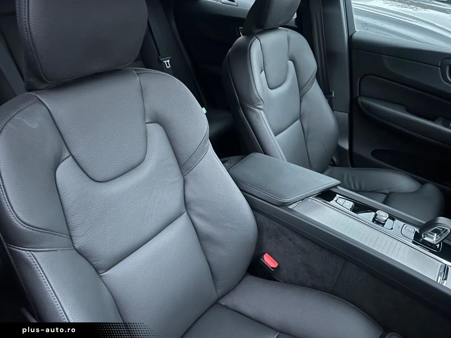 VOLVO XC60 B5 AWD Plus Dark HEAD UP FLED 21  HK