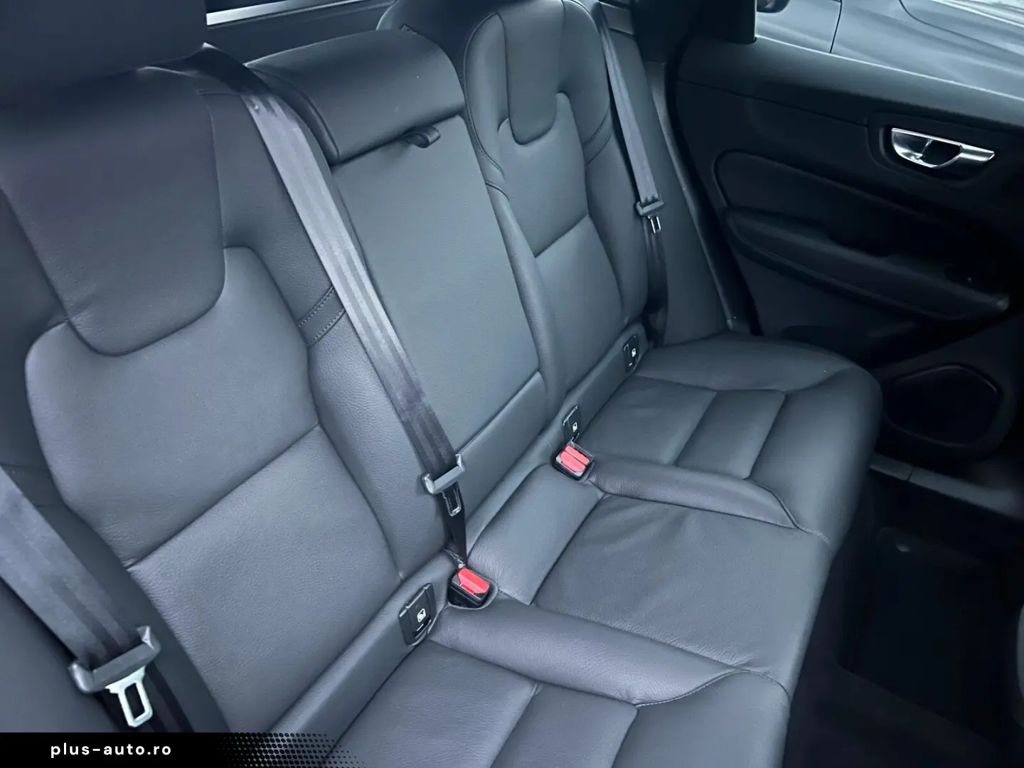 VOLVO XC60 B5 AWD Plus Dark HEAD UP FLED 21  HK