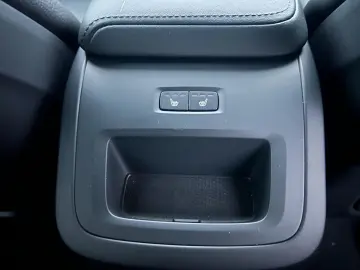 VOLVO XC60 B5 AWD Plus Dark HEAD UP FLED 21  HK