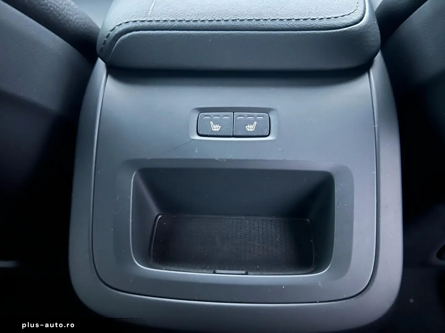 VOLVO XC60 B5 AWD Plus Dark HEAD UP FLED 21  HK