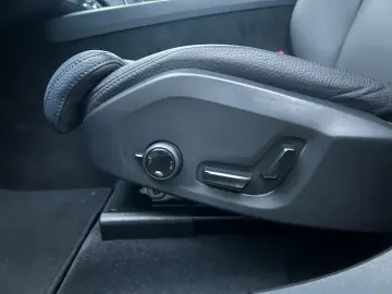 VOLVO XC60 B5 AWD Plus Dark HEAD UP FLED 21  HK