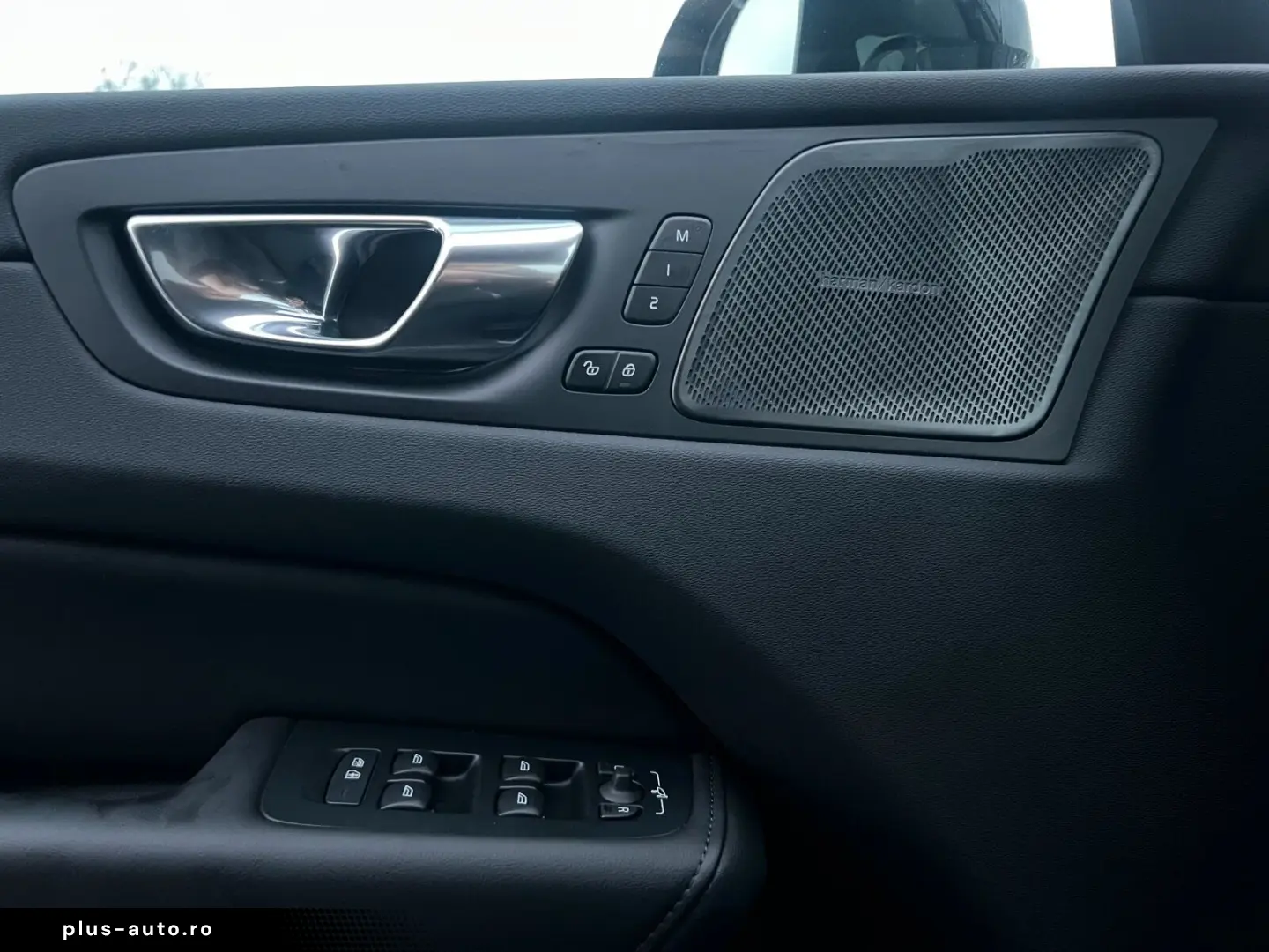 VOLVO XC60 B5 AWD Plus Dark HEAD UP FLED 21  HK