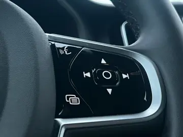 VOLVO XC60 B5 AWD Plus Dark HEAD UP FLED 21  HK