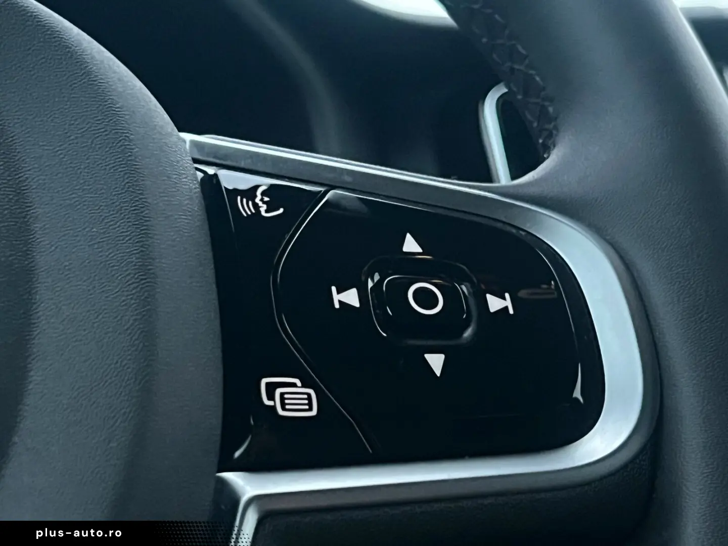 VOLVO XC60 B5 AWD Plus Dark HEAD UP FLED 21  HK