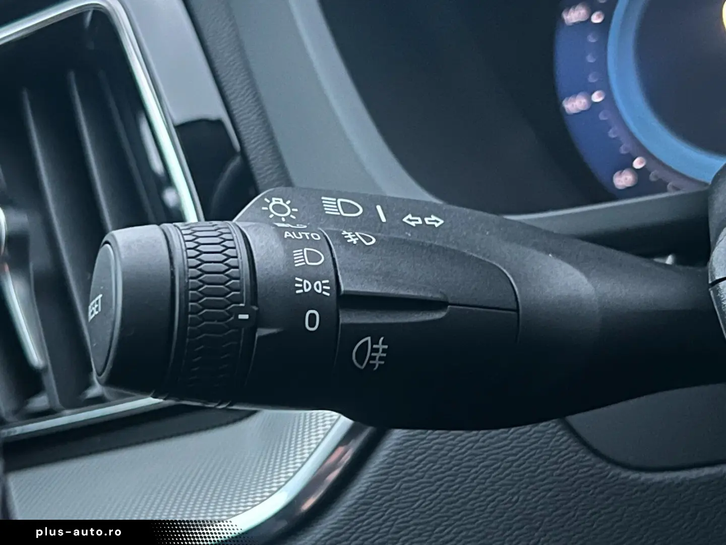 VOLVO XC60 B5 AWD Plus Dark HEAD UP FLED 21  HK