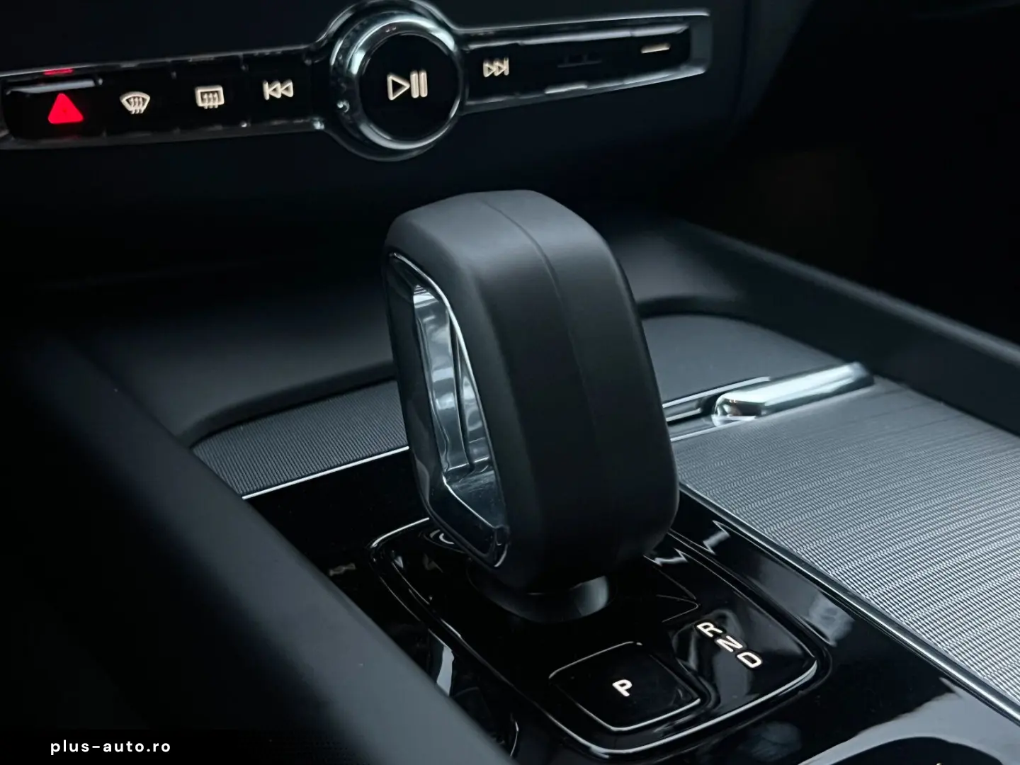 VOLVO XC60 B5 AWD Plus Dark HEAD UP FLED 21  HK