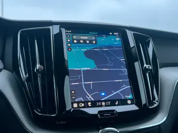 VOLVO XC60 B5 AWD Plus Dark HEAD UP FLED 21  HK