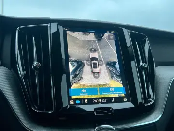 VOLVO XC60 B5 AWD Plus Dark HEAD UP FLED 21  HK