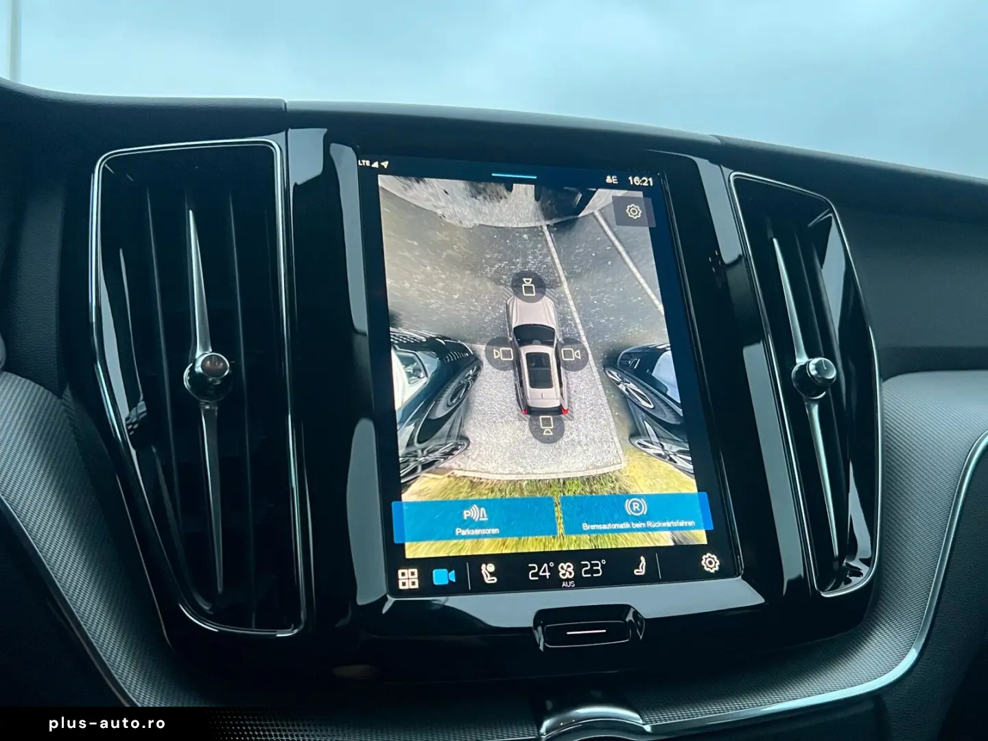 VOLVO XC60 B5 AWD Plus Dark HEAD UP FLED 21  HK