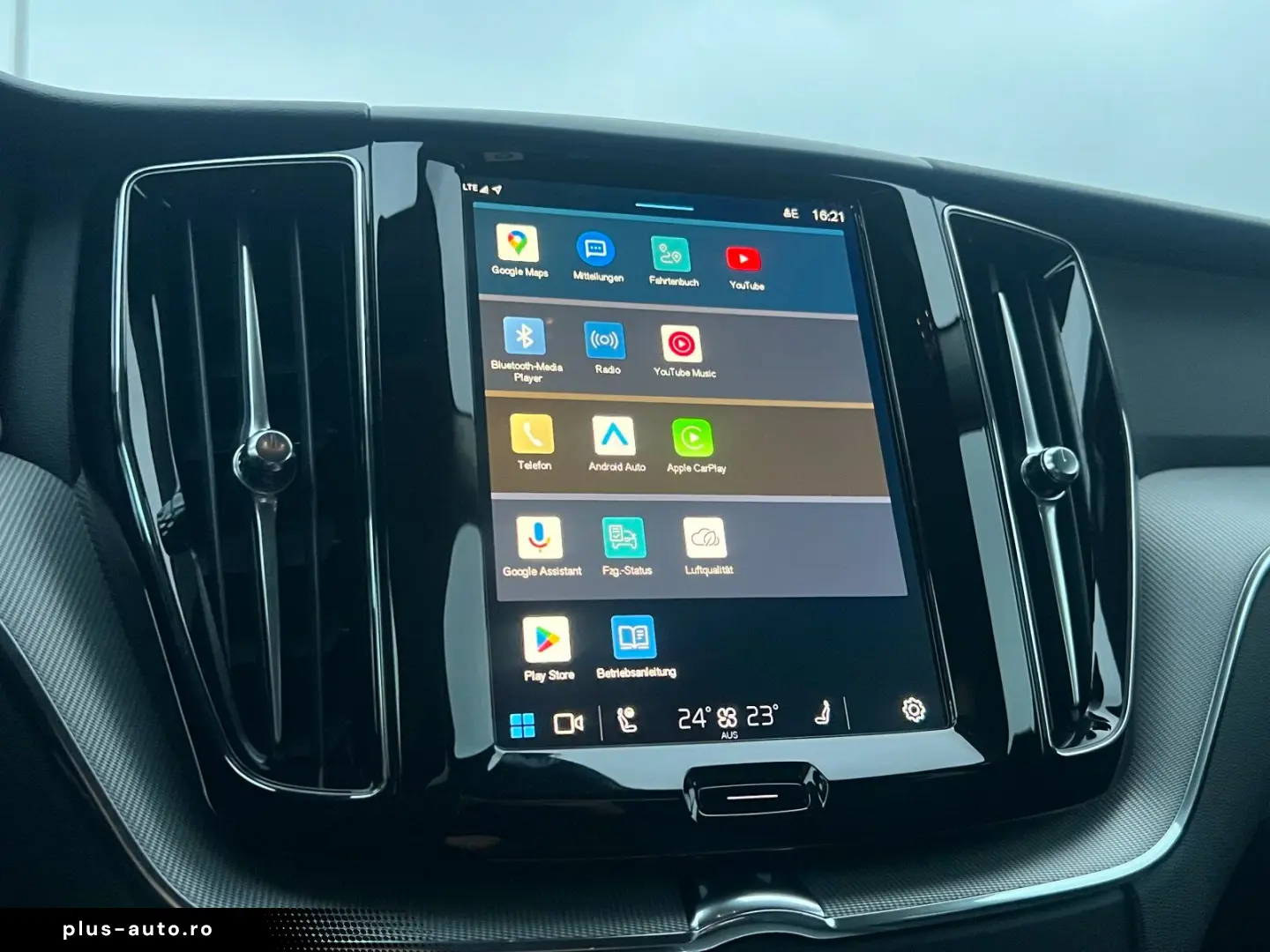 VOLVO XC60 B5 AWD Plus Dark HEAD UP FLED 21  HK