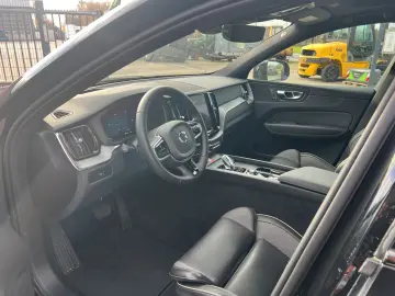 VOLVO XC60 B5 Plus Black Edition KiSITZE HEAD UP PANO