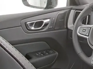 VOLVO XC60 B5 Plus Black Edition AWD PANOSD 360 MATRIX