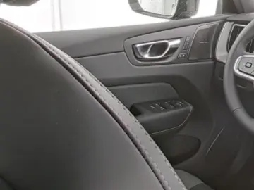 VOLVO XC60 B5 Plus Black Edition AWD PANOSD 360 MATRIX