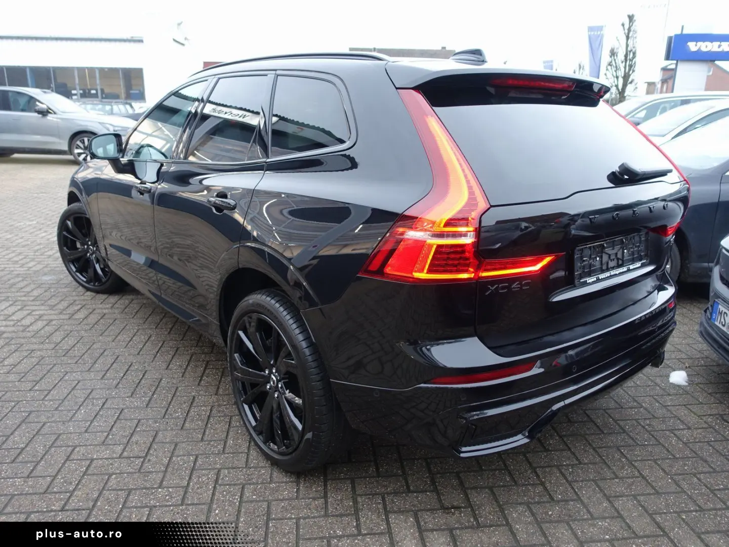 VOLVO XC60 Black Edition Plus B5 AWD Mild-Hybrid H&K