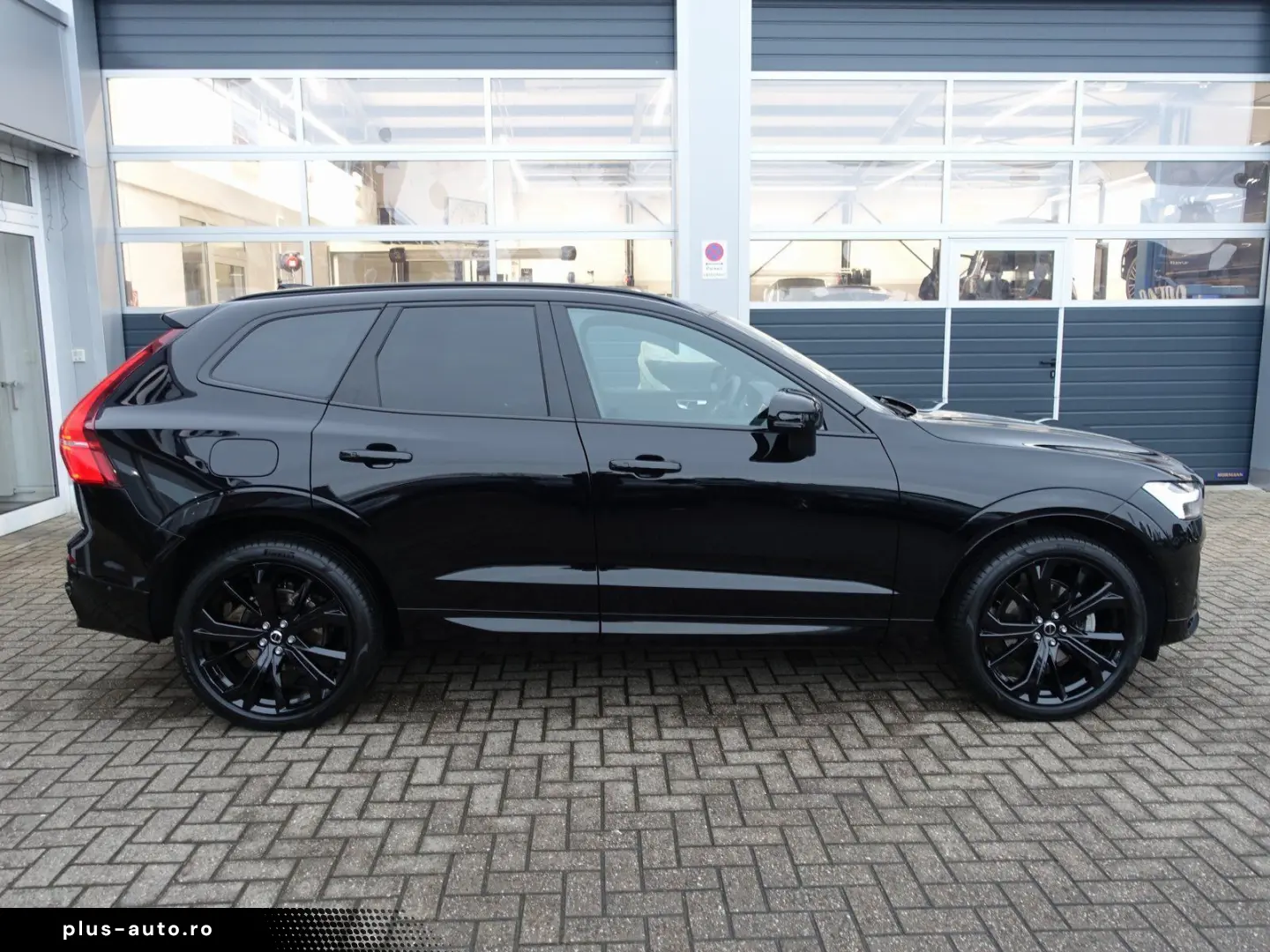 VOLVO XC60 Black Edition Plus B5 AWD Mild-Hybrid H&K