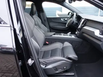 VOLVO XC60 Black Edition Plus B5 AWD Mild-Hybrid H&K