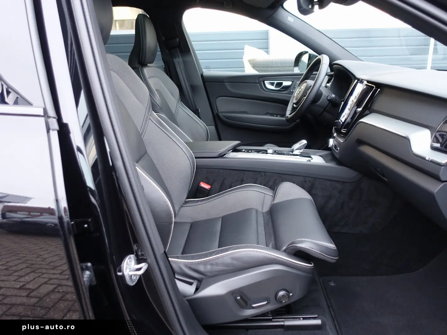 VOLVO XC60 Black Edition Plus B5 AWD Mild-Hybrid H&K