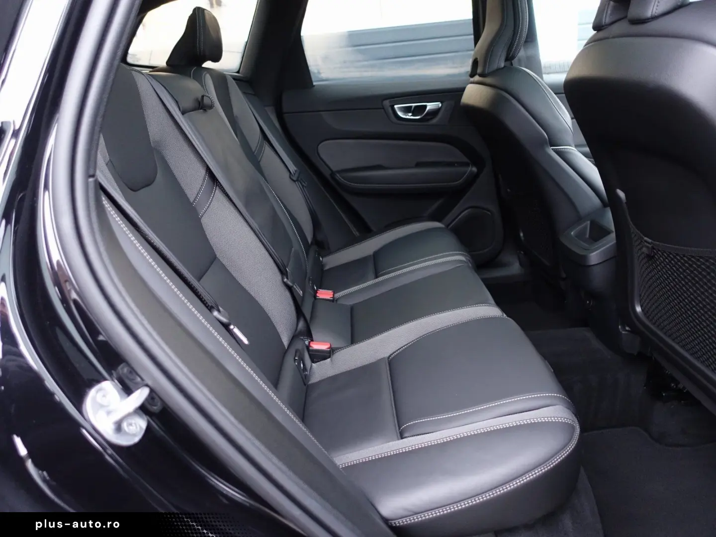 VOLVO XC60 Black Edition Plus B5 AWD Mild-Hybrid H&K