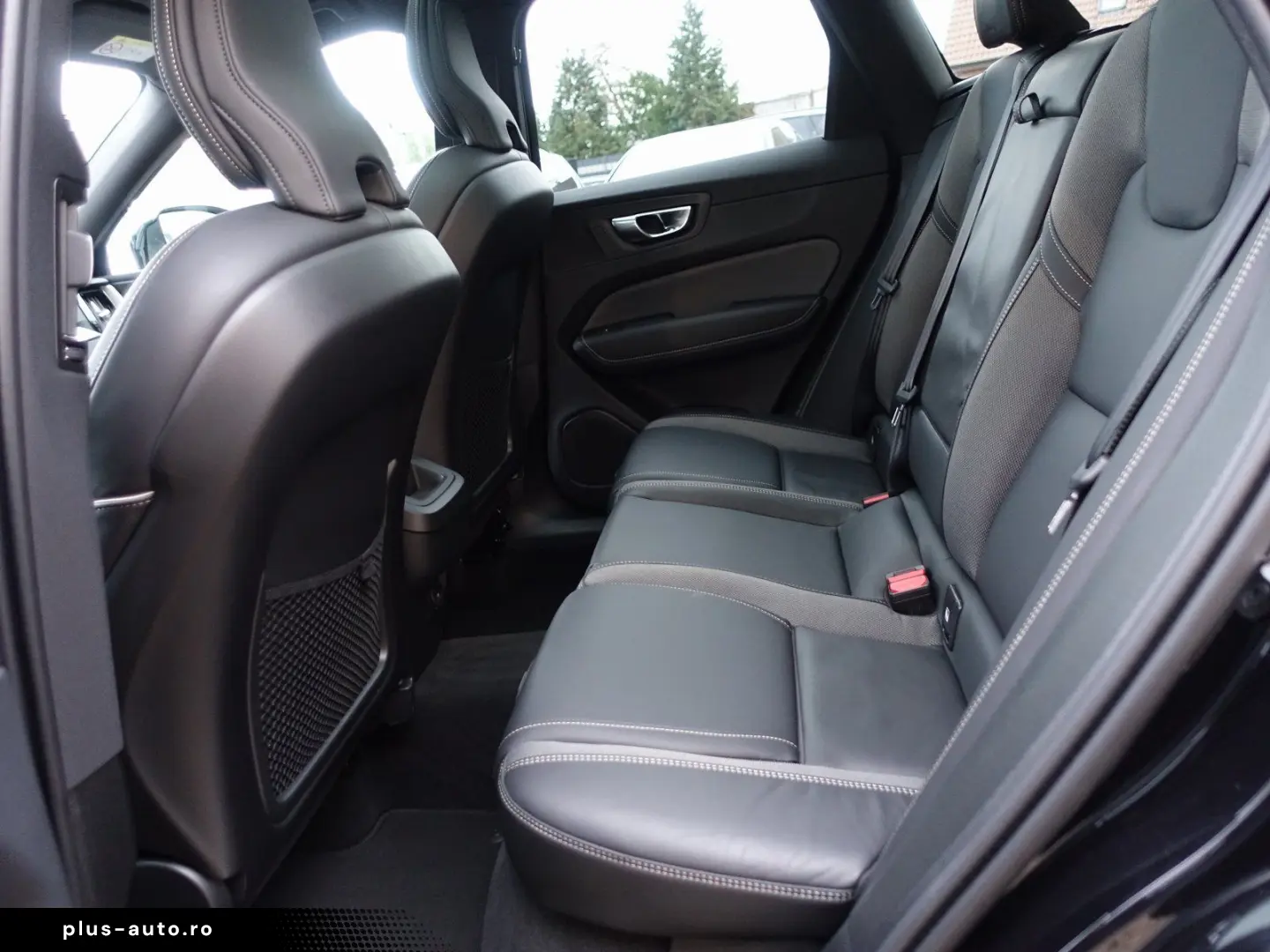 VOLVO XC60 Black Edition Plus B5 AWD Mild-Hybrid H&K