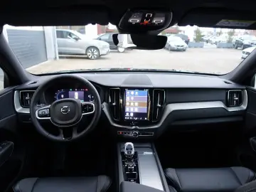 VOLVO XC60 Black Edition Plus B5 AWD Mild-Hybrid H&K