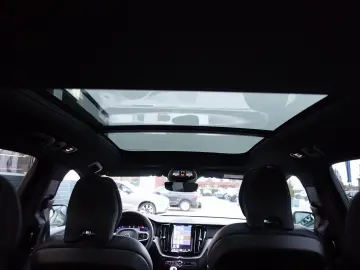 VOLVO XC60 Black Edition Plus B5 AWD Mild-Hybrid H&K